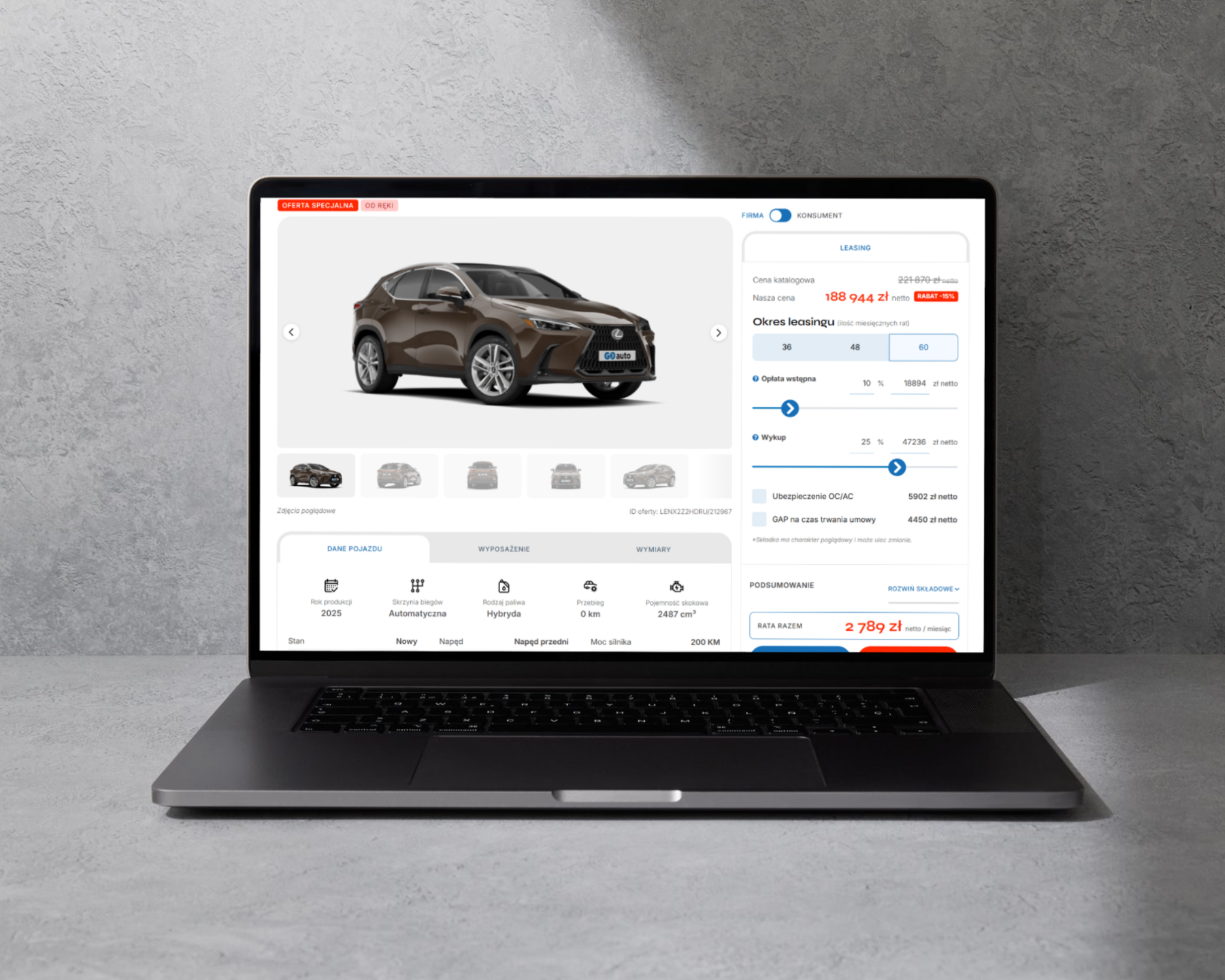 Oferta samochodu i kalkulator finansowania GO-auto na laptopie